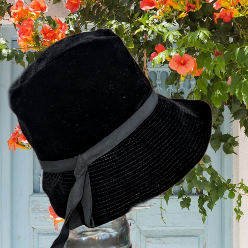 Vintage 1950s Union Made Black Velvet Bucket Hat